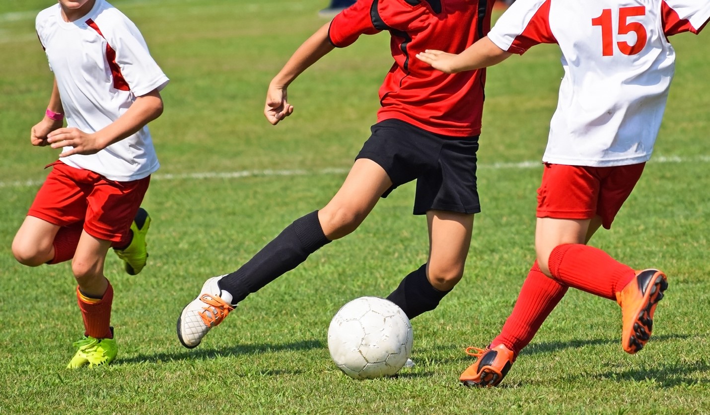 Suka Main Bola? Minuman Segar Ini Bisa Bikin Aksi di Lapangan Makin Berenergi!