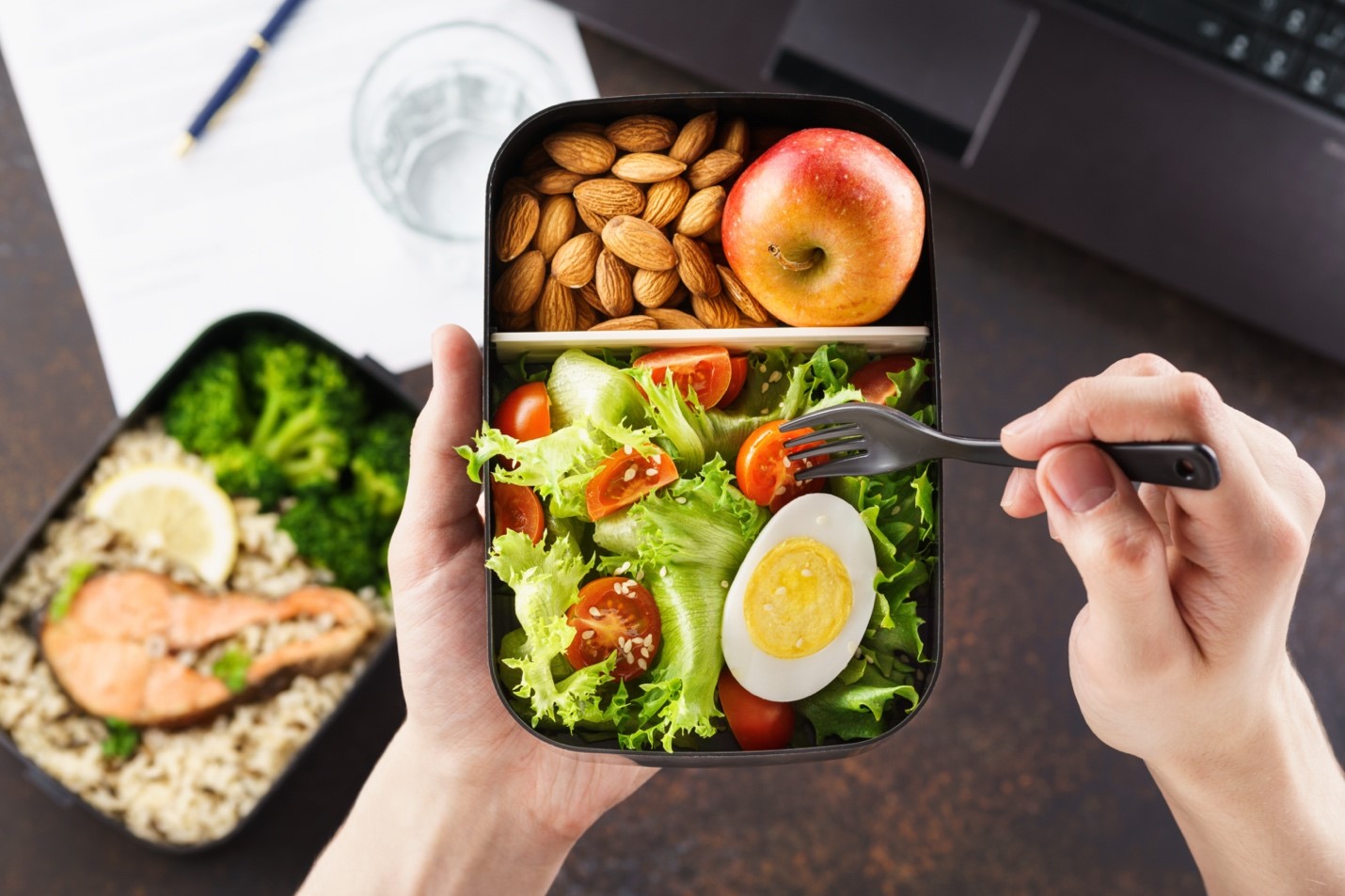 Makanan dan Vitamin untuk Jaga Kesehatan Saraf Pekerja Kantoran